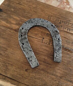 Dekorace: starožitná historická podkova 15×11,5cm - 10