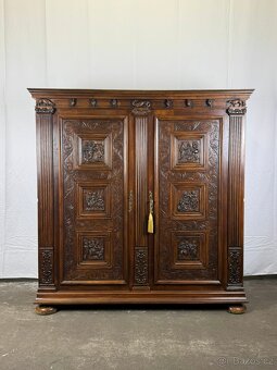 Starožitná vyřezávaná skříň (135030) - 10