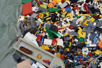 Lego 24,7 kg + návody - 10