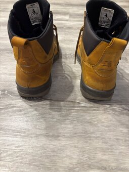 Bunda, kalhoty, boty - 10