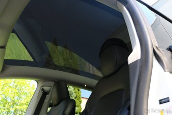 Tesla Model Y Performance Berlín, Tažné - 10