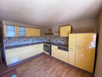 Moderní kuchyňská linka se spotřebiči - 10
