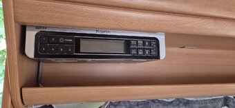 Karavan Knaus Sudwind 550, palandy, WC, TV. - 10