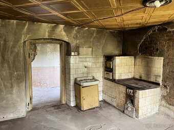 Prodej domu k demolici s krásným pozemkem o výměře 2095 m2 v - 10