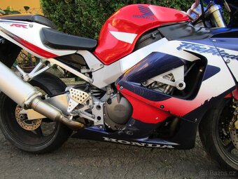 Honda CBR 900RR SC44 - 10