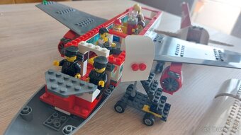 Lego velké letadlo - červenobílé - 10