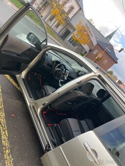 Mazda 5 - 10
