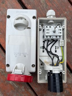 ZÁSUVKA NÁSTĚNNÁ 380V 16A SCAME - 10