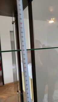 Skleněné vitríny – 3 ks – elegantní provedení, podsvícené - 10