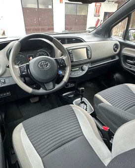 Toyota Yaris Hybrid 100 Selection Platinum - 10
