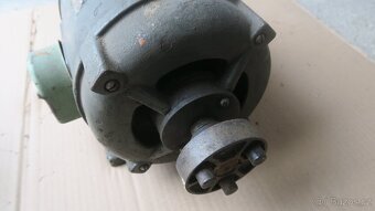 2 elektromotory staré - 10