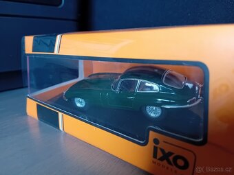 Škoda, BMW, Chevrolet, Volha, VW, Ford a Jaguar 1:43 IXO - 10