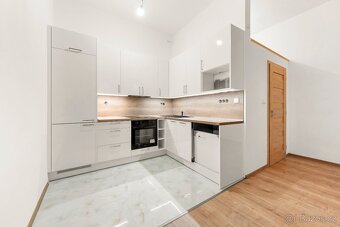 LUXUSNÍ NOVÝ Byt 2kk 50m2 Židlochovice-centrum; 3 metrové st - 10