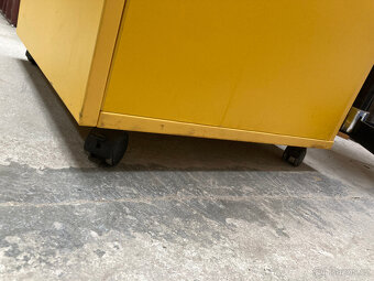 Skříňka TECHO se zámkem nízká na kolečkách 800 kč - 10