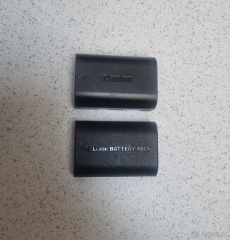 Zrcadlovka Canon 60D + příslušenství - 10