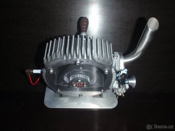 Velký (výška 25cm) výukový model Wankelova motoru - 10