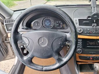 Mercedes Benz E320 - 10