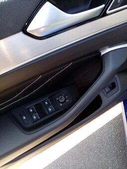 VW Touran RLINE  2.0CR DSG matrix,acc,kamera,tažné atd - 10