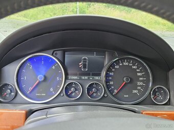 VW TOUAREG 3.0 TDI/ FULL VÝBAVA / NA PRUŽINÁCH / POJÍZDNÉ. - 10