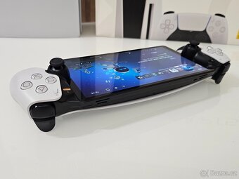 1TB PLAYSTATION 5 s MECHANIKOU + PLAYSTATION PORTAL REMOTE - 10