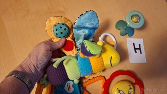 Lucka H - sada motýl, hrkátko, kousátko - 10