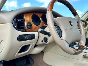 Daimler Super V8 X308 LWB - 10