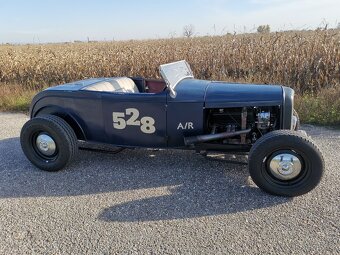 1932 Ford Roadster Hot Rod - 10