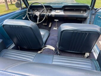 Ford Mustang Cabriolet z roku 1965 - 10