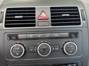 VW Touran 1.6 TDi Navigace,Climatronic - 10