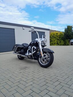 Harley Davidson ROAD KING - 10