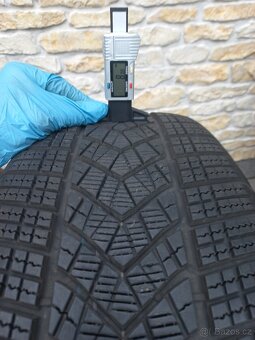 BMW iX zimní 20 Styling 1002 Goodyear 235 60 DOT2922 8mm - 10