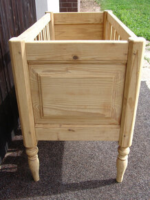 Starožitná dětská postýlka s řezbou - 10