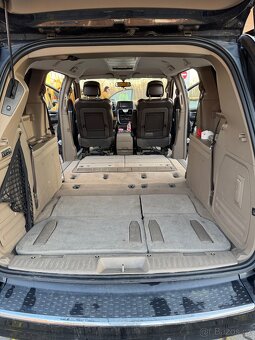 Lancia Voyager 2.8 nafta, 7 mist - 10