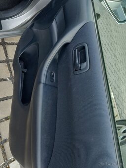 Honda Civic 7G 1.6i - 10