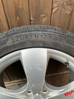 Prodám ALU disky Škoda 5x112 7Jx17 ET54, letní pneu - 10