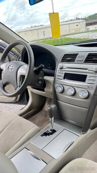 Toyota Camry - 10