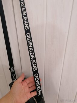 Crossbody kabelka Calvin Klein - 10