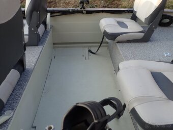 Hliníkový člun s motorem - 10