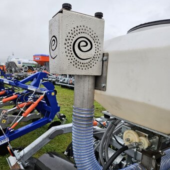 Secí stroj pro přísev TTP - pro traktory od 80 HP - 10