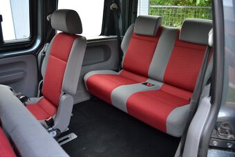 Volkswagen Caddy Life 1.4Mpi 59kw 7míst rok 2009 - 10