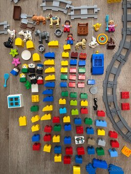 LEGO DUPLO – vlak, koleje, výhybky, kostky, farma, zvířata - 10