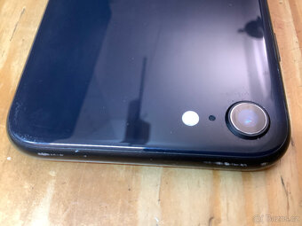 Rok používaný Apple iPhone SE (2022) 64GB černý, 87% baterie - 10