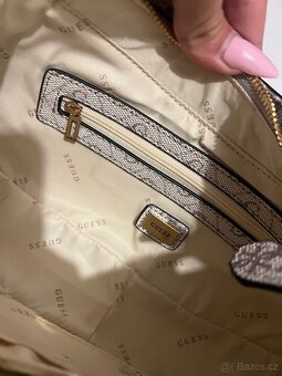 GUESS krémová kabelka - 10