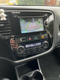 Mitsubishi Outlander 4x4, 09/2015, bílá, nafta, 7 místné - 10