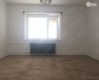 Prodej dvougeneračního RD s garáží a zahradou - 10