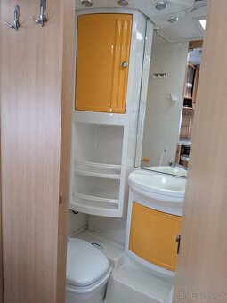 Karavan Dethleffs pro 5-6 osob, palanda, předstan - 10