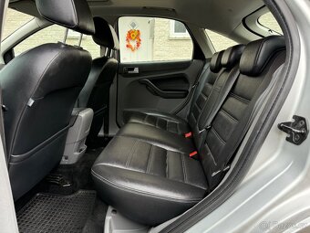 FORD FOCUS II 2,0i 107kW GHIA KŮŽE,STK,HATCHBACK - 10