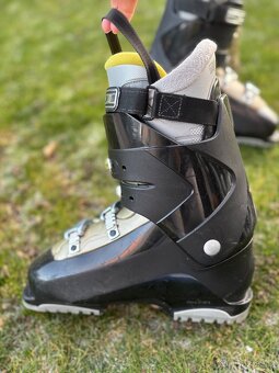 Lyže Fischer, lyžáky Salomon, hůlky, helma a brýle - 10