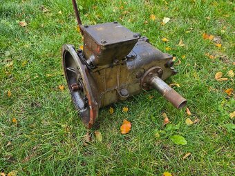 Převodovka z frézky - náhradní díly - 10