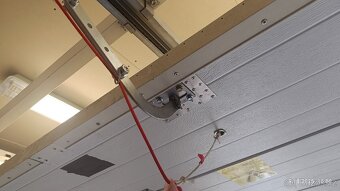 GARÁŽOVÁ VRATA SEKČNÍ S ELEKTROPOHONEM - 10